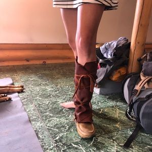 Custom made leather mukluks. Sz 8.5 fit like a 9